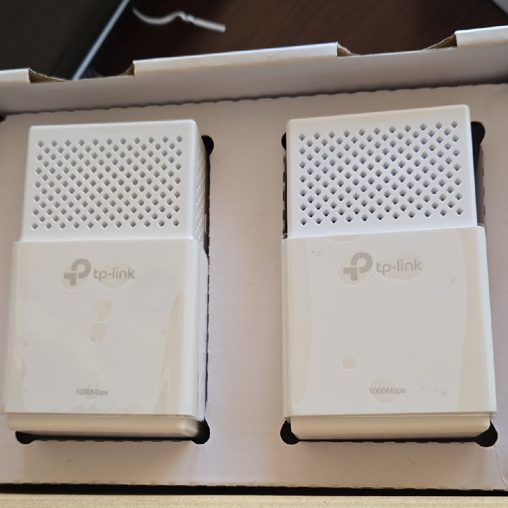 TP-Link TL-PA7010 White Powerline Networking Kit with Seamless Connectivity